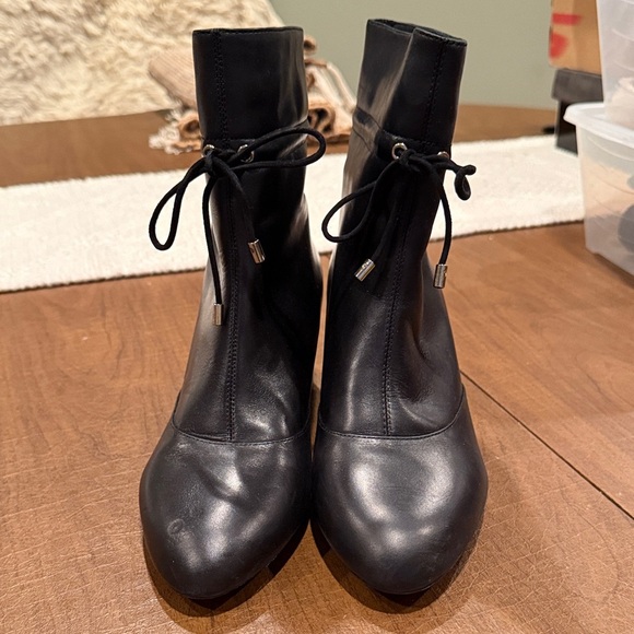 EUC Talbots Black Ankle Boots w Ties SZ 9 - Picture 1 of 14
